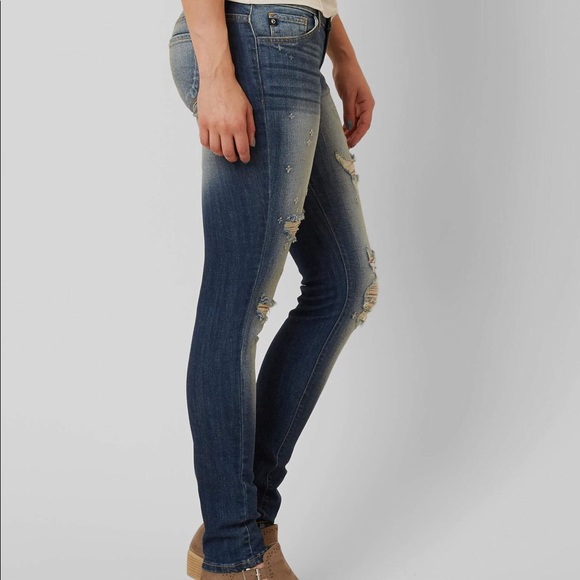 💎KanCan Distressed Skinnies - Picture 2 of 8